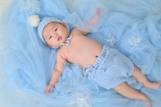 定边满月宝宝放屁臭